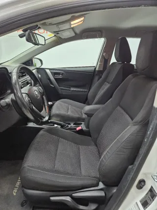 Toyota Auris Touring Sports 2014