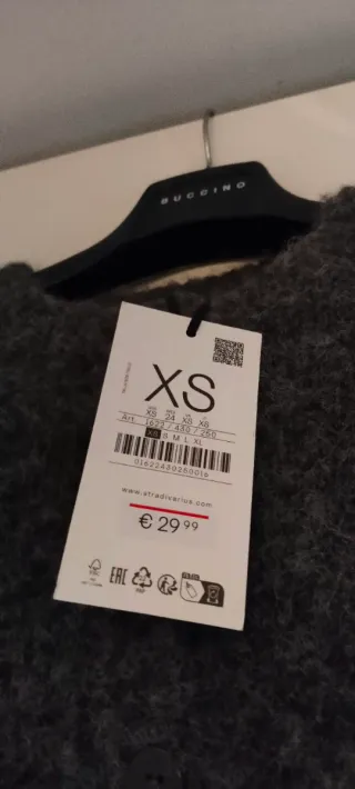 Falda Dolores Promesas y chaqueta Stradivarius