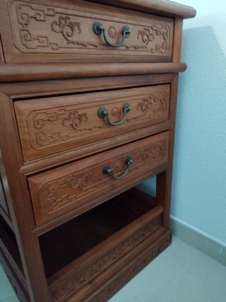 Scrivano in legno massello intagliato