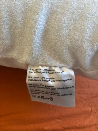 Almohada con funda 75 cm