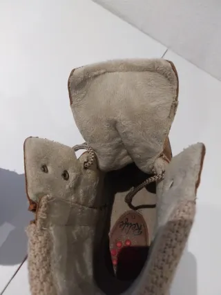 Botas marrones de mujer y hombre