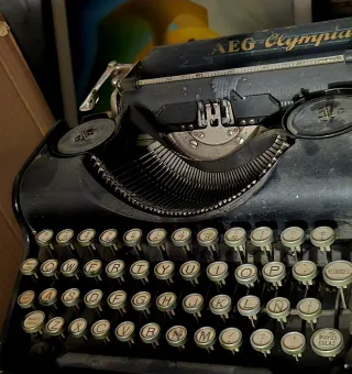 Máquina de escribir AEG Olympia