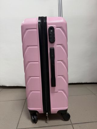 Maleta mediana nueva ligera