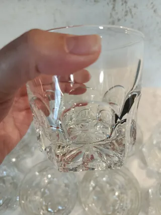 12 Vasos de Vidrio Tallado