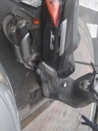 TGB Scooter Negro - Tubo Gripado