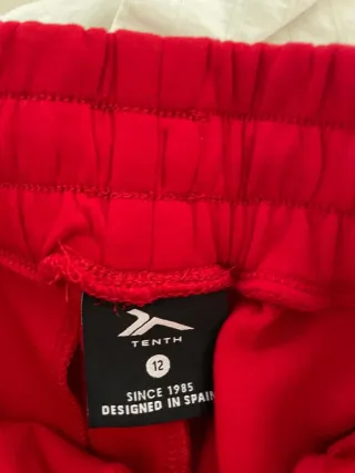 Conjunto deportivo rojo