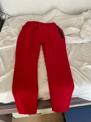 Conjunto deportivo rojo