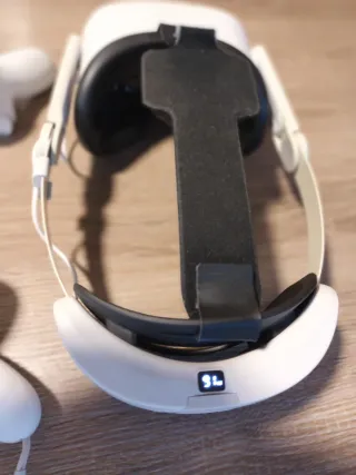 Oculus Quest 2 con mandos y batería auxiliar