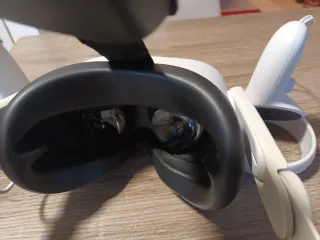 Oculus Quest 2 con mandos y batería auxiliar
