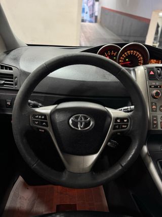 TOYOTA VERSO 2010
