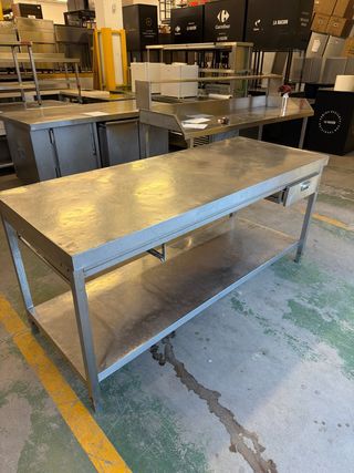 Mesa de acero inoxidable con cajón