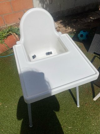 Trona blanca para bebé
