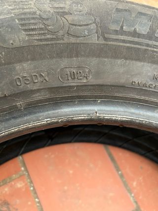 Neumáticos 215/65R17 CASI NUEVOS