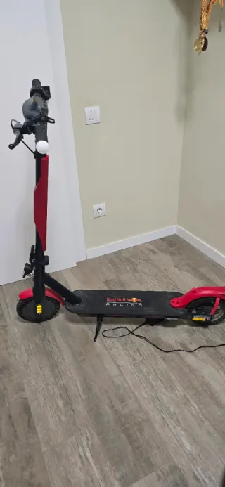 Patinete Eléctrico Red Bull Racing