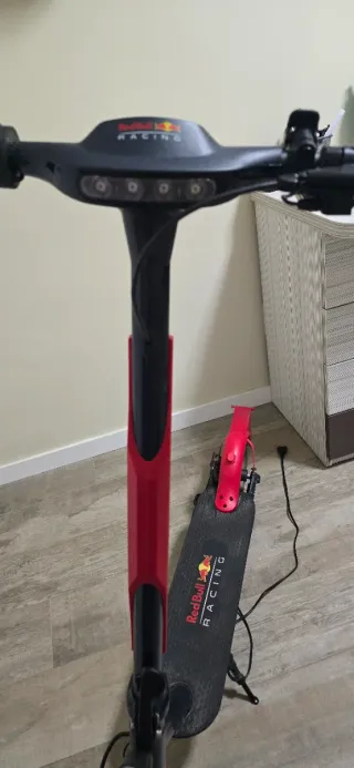 Patinete Eléctrico Red Bull Racing