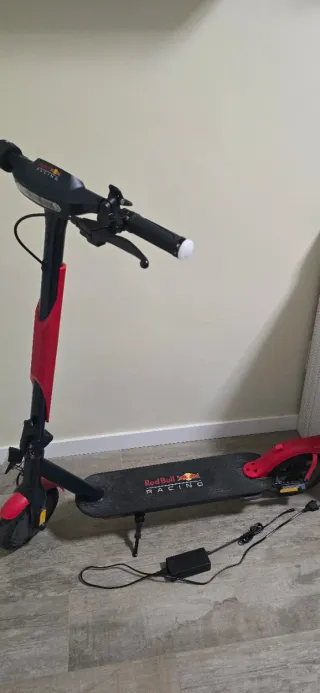 Patinete Eléctrico Red Bull Racing