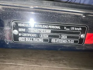 Patinete Eléctrico Red Bull Racing