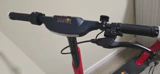 Patinete Eléctrico Red Bull Racing