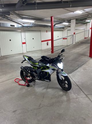 Kawasaki Z125 ABS Impecable. Revisiones al dia.