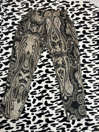 Pantalón estampado fino beige y negro