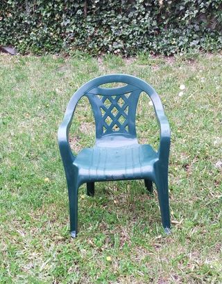 Sedia da giardino verde in plastica