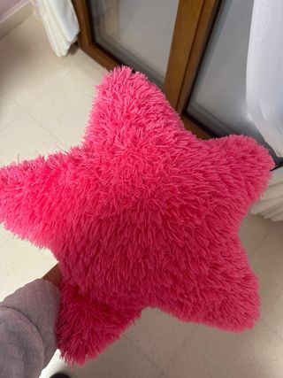 Alfombra y 2 cojines estrella rosa
