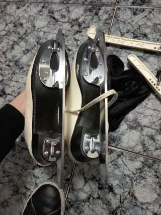 Pattini da ghiaccio Risport bianchi taglia 38