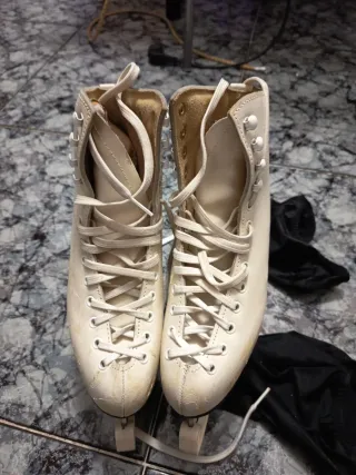 Pattini da ghiaccio Risport bianchi taglia 38