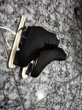 Pattini da ghiaccio Risport bianchi taglia 38