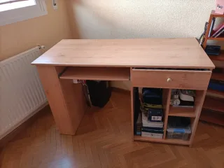 Escritorio madera con cajón y estantes