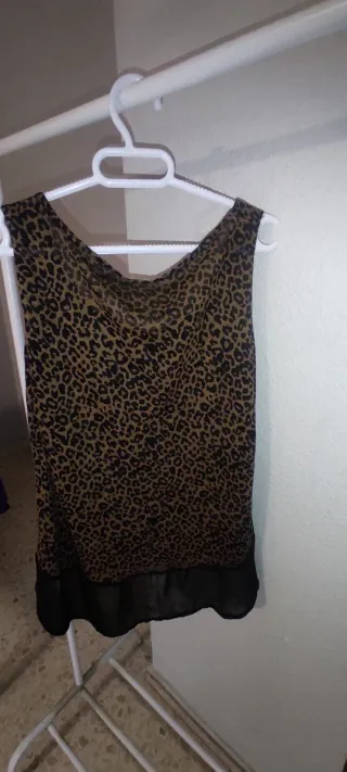 Blusa con estampado de leopardo