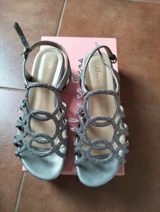Sandalias Alma en Pena plateadas con pedrería