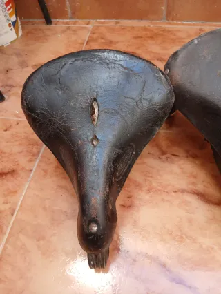 2 Sillines de Bicicleta Antiguos