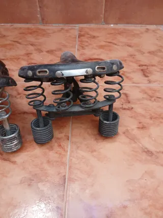 2 Sillines de Bicicleta Antiguos
