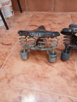 2 Sillines de Bicicleta Antiguos