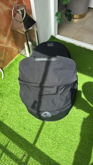 Carrito de bebé negro