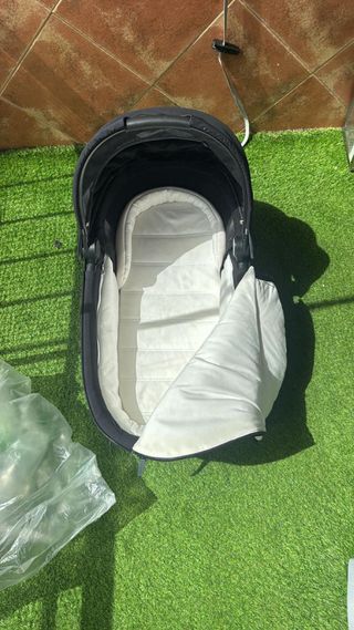 Carrito de bebé negro