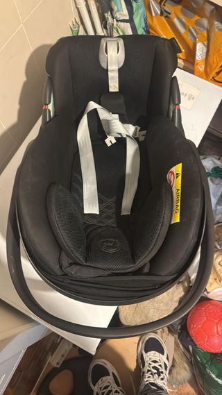 Carrito de bebé negro