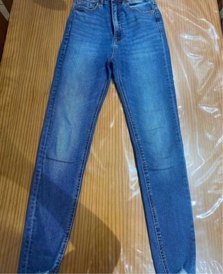Pantalón pitillo Stradivarius azul