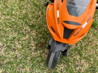 Moto Eléctrica Infantil KTM RC 8C