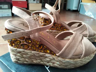 Sandalias Azarey Beige Plataforma