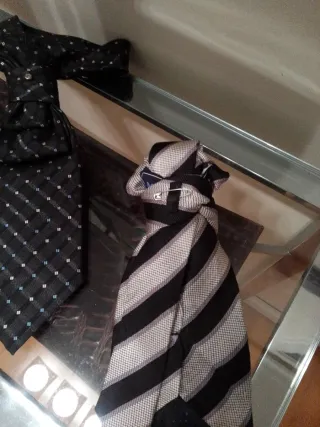 Corbatas de fiesta plateadas y negras