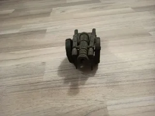 Maqueta cañón antiguo
