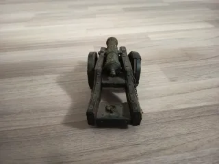 Maqueta cañón antiguo