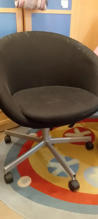 Silla de escritorio giratoria negra
