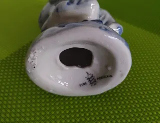 Figura de porcelana fina.