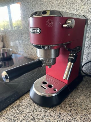 Cafetera DeLonghi Dedica Roja