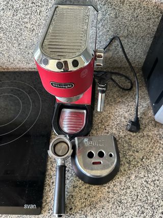 Cafetera DeLonghi Dedica Roja