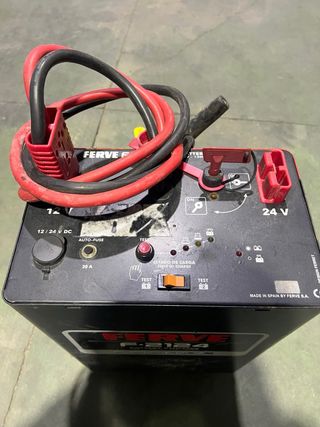 Arrancador y Cargador Ferve F-2124 12/24v.