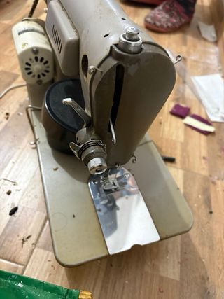 Máquina de coser Alfa beige